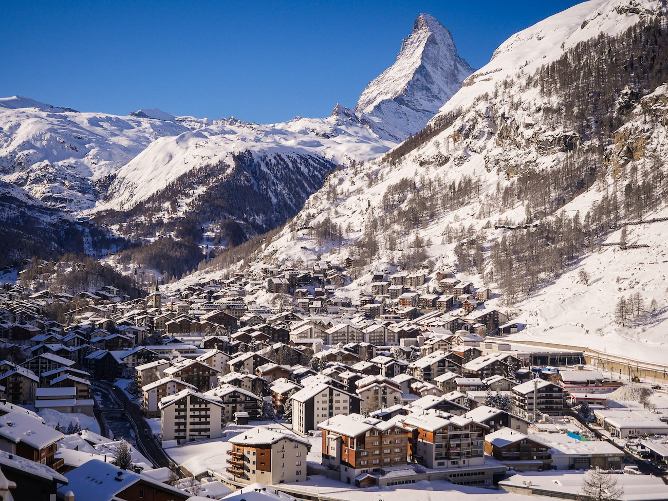 Switzerland: Palace Hotels & Alpine Splendor 13